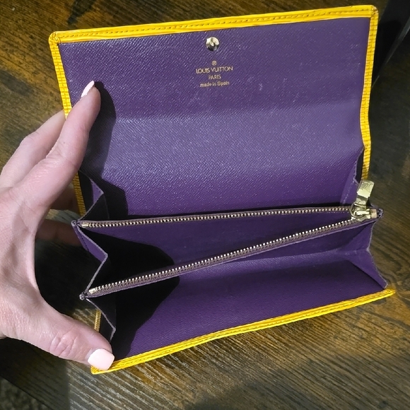 Louis Vuitton Epi Sarah Wallet - Picture 7 of 14